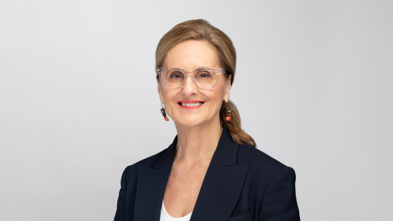 15 Helen mantellato headshot