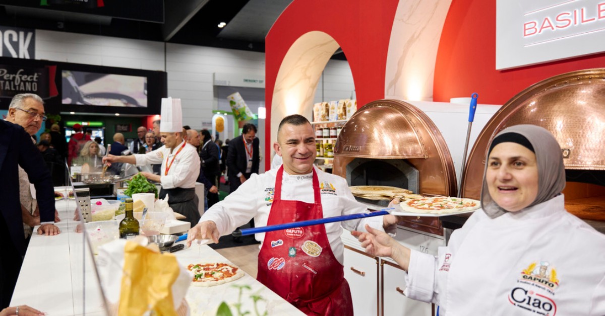 Pizza making demonstration at Pizza Pasta & Italian Food Show.